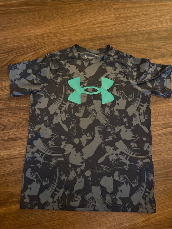 Under Armour Other - Under Armour Boys' Performance Tee - Teal Logo on Charcoal Camo